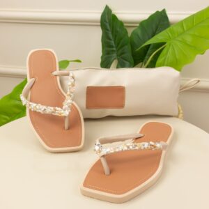 Chinelo feminino de dedo com pedrarias bege